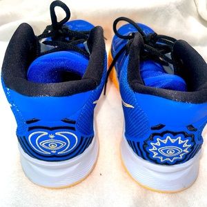 Nike Kyrie 7 Sisterhood Hyper Royal Hightop Sneakers Size 6Y